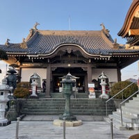 Photo taken at 瑠璃山 真福院 井戸寺 (第17番札所) by Jojo on 1/1/2023