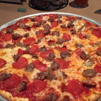 Das Foto wurde bei Ricardo&amp;#39;s Pizza von Cindi S. am 4/4/2015 aufgenommen