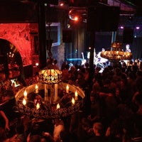 รูปภาพถ่ายที่ Red Devil Lounge โดย Nina เมื่อ 11/4/2012