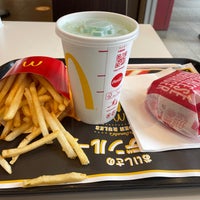 Photo taken at McDonald&amp;#39;s by 青襟男 ゆ. on 5/31/2022