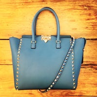 Photo taken at Secondi Consignment by Caitrine C. on 8/12/2014