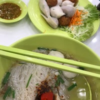 Photo taken at Jiang Fishball Noodle by Pongtorn S. on 4/7/2021
