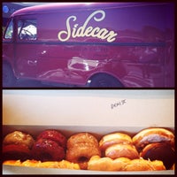 รูปภาพถ่ายที่ Sidecar Doughnuts &amp;amp; Coffee โดย Denise &amp;quot;Niecee&amp;quot; G. เมื่อ 4/17/2013