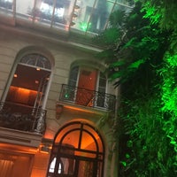 Foto diambil di Hôtel Pershing Hall oleh Esra O. pada 8/5/2017