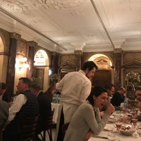 Photo taken at Restaurant Vestibül by Esra O. on 12/13/2017