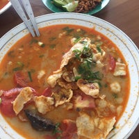 Photo taken at Soto Betawi Sambung Nikmat by Roy A. on 7/24/2017