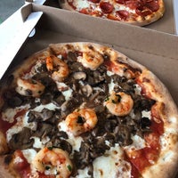 Foto tirada no(a) Napolini Pizzeria por Mandy ✨. em 10/1/2021
