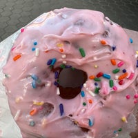Photo taken at Voodoo Doughnut Universal CityWalk Hollywood by Mandy ✨. on 9/20/2023