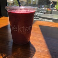 Снимок сделан в Nekter Juice Bar пользователем Mandy ✨. 4/18/2018