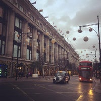 Photo taken at Oxford Street by Mandy ✨. on 12/22/2015
