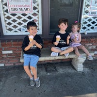Photo taken at Fosselman&amp;#39;s Ice Cream Co. by Mandy ✨. on 6/25/2022
