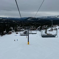 Foto tomada en Tahoe Donner Ski Resort  por Mandy ✨. el 2/16/2024