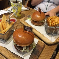 Photo taken at Fatburger by anne t. on 7/19/2017