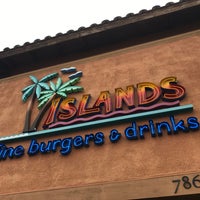 Foto tirada no(a) Islands Restaurant por Lena K. em 9/17/2017