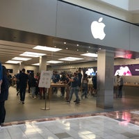 Photo taken at Apple South Coast Plaza by Lena K. on 9/24/2021