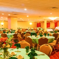 Das Foto wurde bei Tropical Paradise Ballroom, Banquet Hall &amp;amp; Catering von Tropical Paradise Ballroom, Banquet Hall &amp;amp; Catering am 8/1/2014 aufgenommen