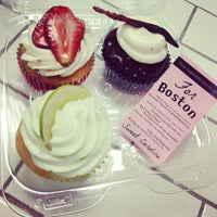 Photo taken at Let Them Eat Cupcakes by Kim B. on 5/4/2013