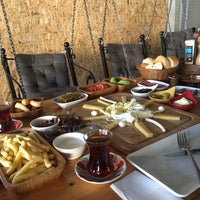 Photo taken at Ekspres Cafe by Nazlı G. on 9/13/2019