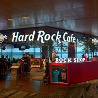 Photo taken at Hard Rock Cafe RockShop by Welfred Suto on 3/8/2013