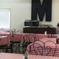 Das Foto wurde bei Matthews Cafeteria von John P. am 8/8/2018 aufgenommen