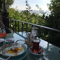 Photo taken at Bomonti Çay Bahçesi by Selenay A. on 10/23/2017