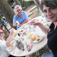 Das Foto wurde bei Acar Restaurant von Şinasi Ö. am 8/31/2022 aufgenommen