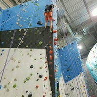 7/27/2016 tarihinde Kyle H.ziyaretçi tarafından Sender One Climbing, Yoga and Fitness'de çekilen fotoğraf