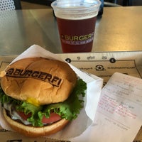 7/24/2018 tarihinde Anne D.ziyaretçi tarafından BurgerFi'de çekilen fotoğraf