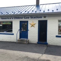 รูปภาพถ่ายที่ Reighard&amp;#39;s America&amp;#39;s Oldest Gas Station โดย Brent F. เมื่อ 7/6/2019