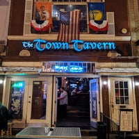 Foto tirada no(a) Town Tavern por Brian L. em 5/17/2019