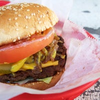 8/3/2014にFirst We FeastがJNJ Burger Shackで撮った写真