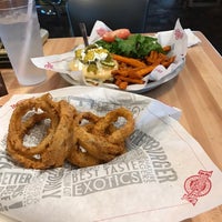 Photo taken at Fuddruckers by Christopher R. on 2/12/2017