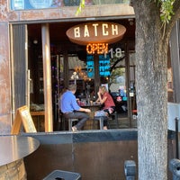 รูปภาพถ่ายที่ Batch Cafe &amp;amp; Bar โดย Kimmy K. เมื่อ 9/11/2021