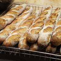 8/16/2014 tarihinde Beyond Bread Artisan Bakeryziyaretçi tarafından Beyond Bread Artisan Bakery'de çekilen fotoğraf