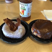 1/3/2015에 Luciana P.님이 Glazed and Confuzed Donuts에서 찍은 사진