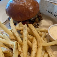 รูปภาพถ่ายที่ Dugg Burger โดย Lady K. เมื่อ 5/5/2019