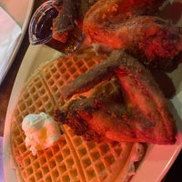 Photo taken at Roscoe&amp;#39;s House of Chicken and Waffles by Lady K. on 7/22/2022