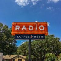Foto scattata a Radio Coffee &amp;amp; Beer da Jeremy W. il 7/14/2016