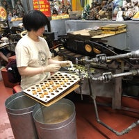 Photo taken at Golden Gate Fortune Cookie Factory 金門餅食公司 by Lydia J. on 10/13/2018