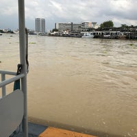 Photo taken at เรือข้ามฟาก ท่าช้าง-วังหลัง by Todsapon T. on 10/31/2020