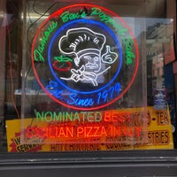 Снимок сделан в Famous Ben&#39;s Pizza of SoHo пользователем Jonah W. 10/6/2019