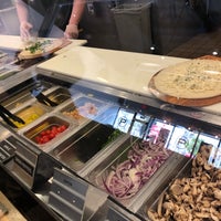 3/10/2018 tarihinde Jonah W.ziyaretçi tarafından Pieology Pizzeria'de çekilen fotoğraf