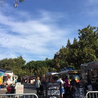 Photo taken at Off The Grid: Menlo Park by Subin P. on 8/27/2015