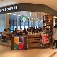 Photo taken at Starbucks by 龍 on 10/8/2016