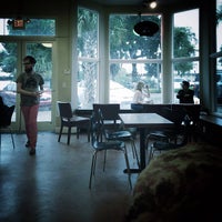 Das Foto wurde bei Chez Amavida - Coffee, Tea &amp;amp; Killer Food von Desiree G. am 5/2/2013 aufgenommen