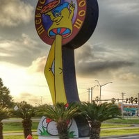 Photo taken at Mellow Mushroom by Zach R. on 5/1/2019