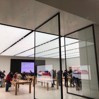 Photo taken at Apple Brent Cross by Alexander T. on 11/6/2017