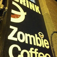 9/15/2012 tarihinde Renaite D.ziyaretçi tarafından Zombie Coffee at FrozenYo'de çekilen fotoğraf