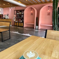 Foto diambil di La Mesa Coffee Co. oleh Vin P. pada 3/4/2022