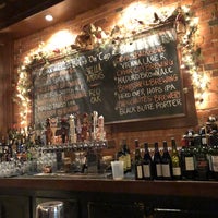 Foto tomada en The Peak City Grill &amp; Bar  por Scott B. el 12/7/2017